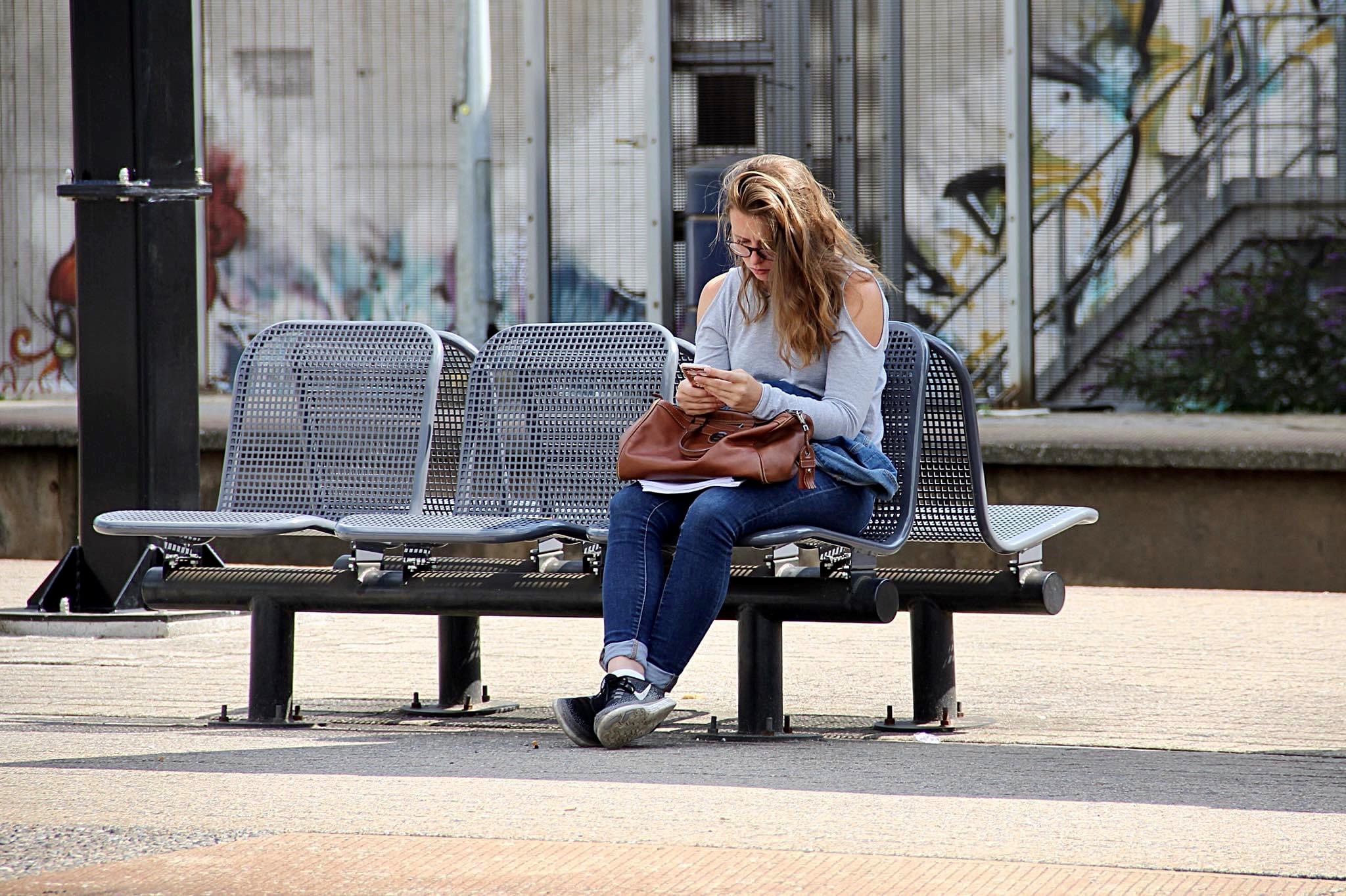 Gert de Goede writer artist cartoonist illustrator Uden Maashorst Netherlands Holland  girl reading waiting on a train in  Brussels Belgium 